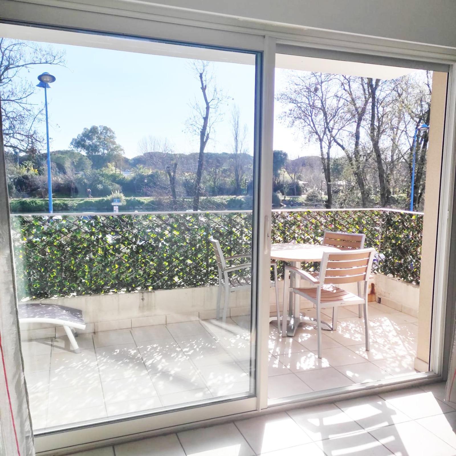 Apartment Les De Robinson: Riverside With Pool In *