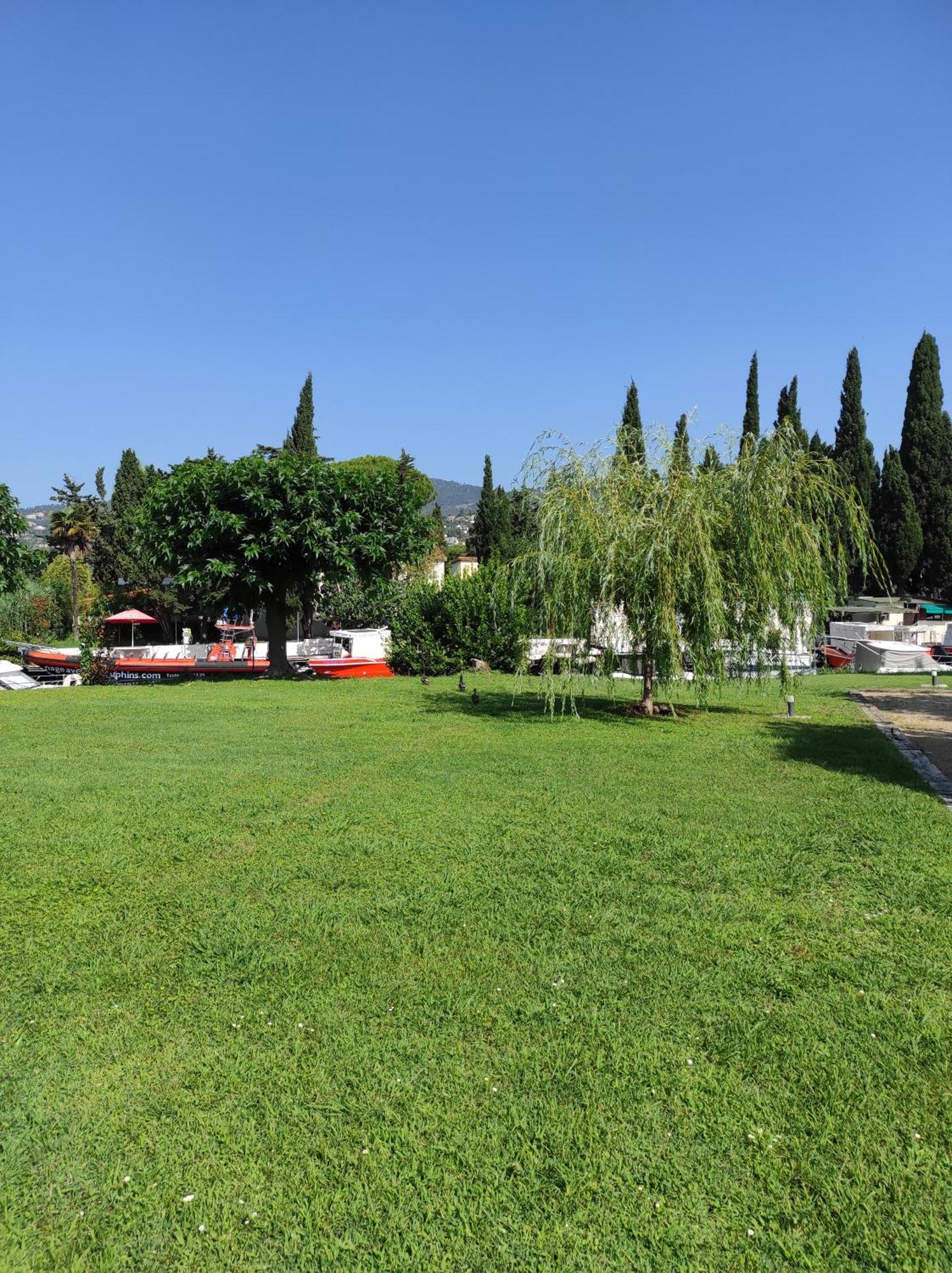 Apartment Les De Robinson: Riverside With Pool In